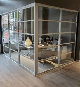 Office with workstation with glass space divider
