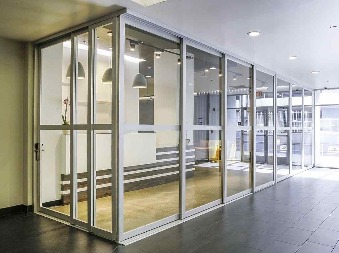 3 FTS L Shaped Silver Clear 3P 4P Fixed Panel closed lobby entrance salto ignited spaces