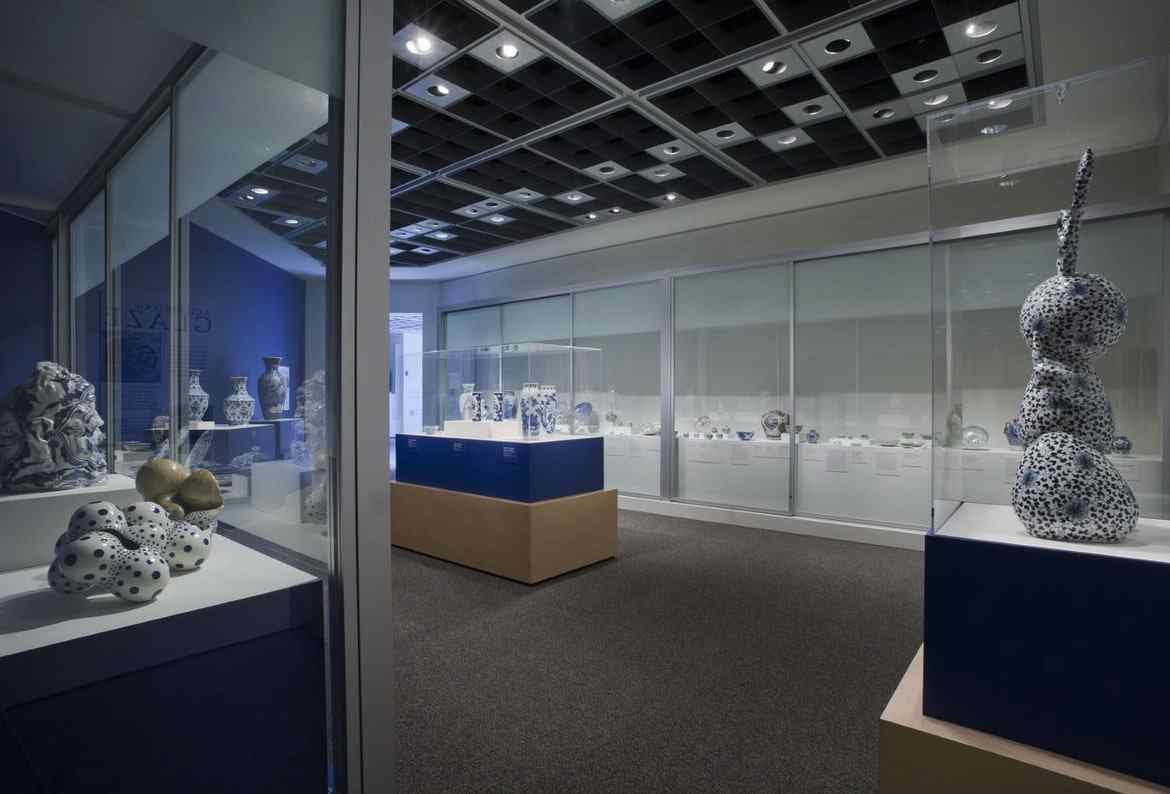 Museum display enclosure glass sliding doors 1