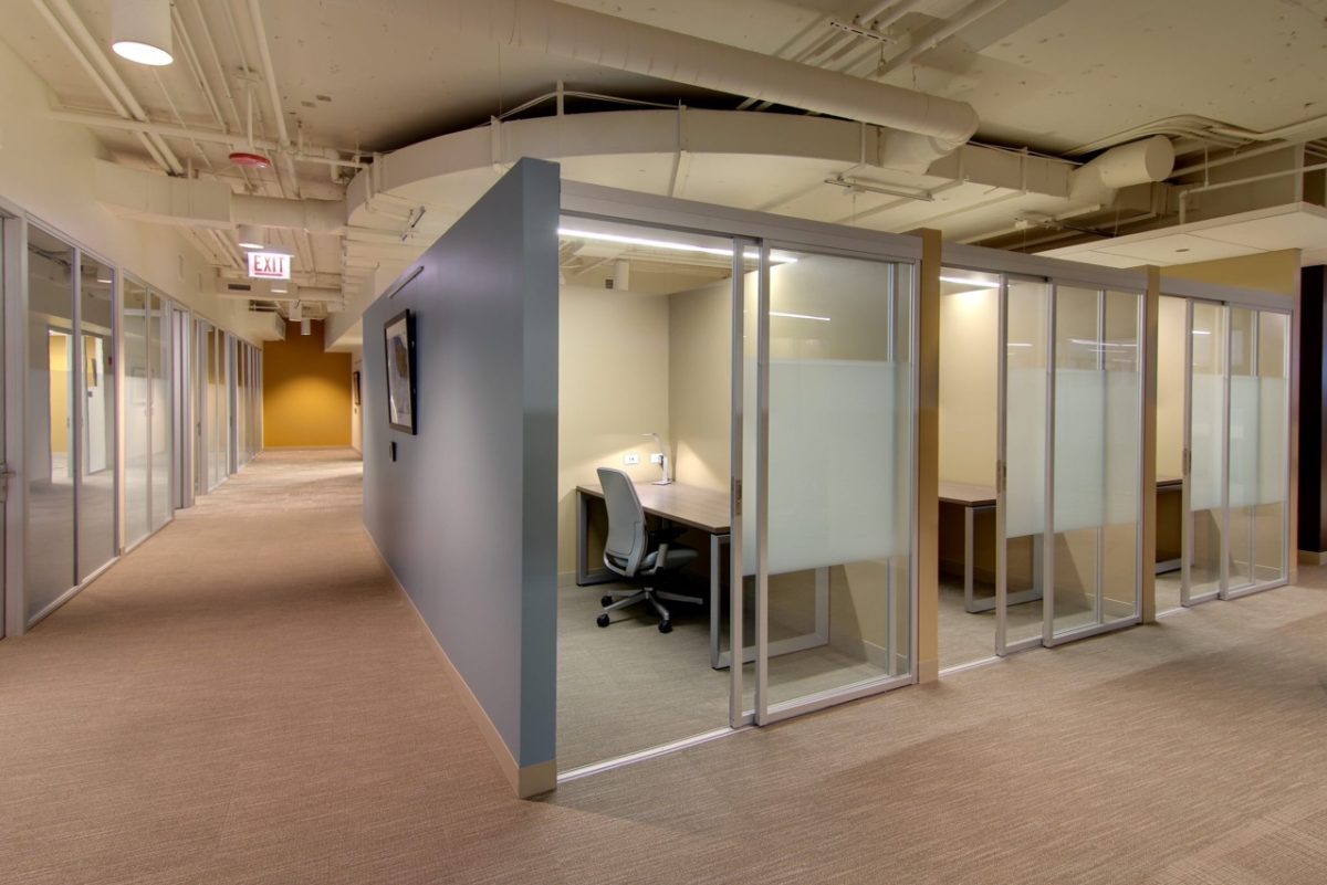 glass partition walls in an workplace